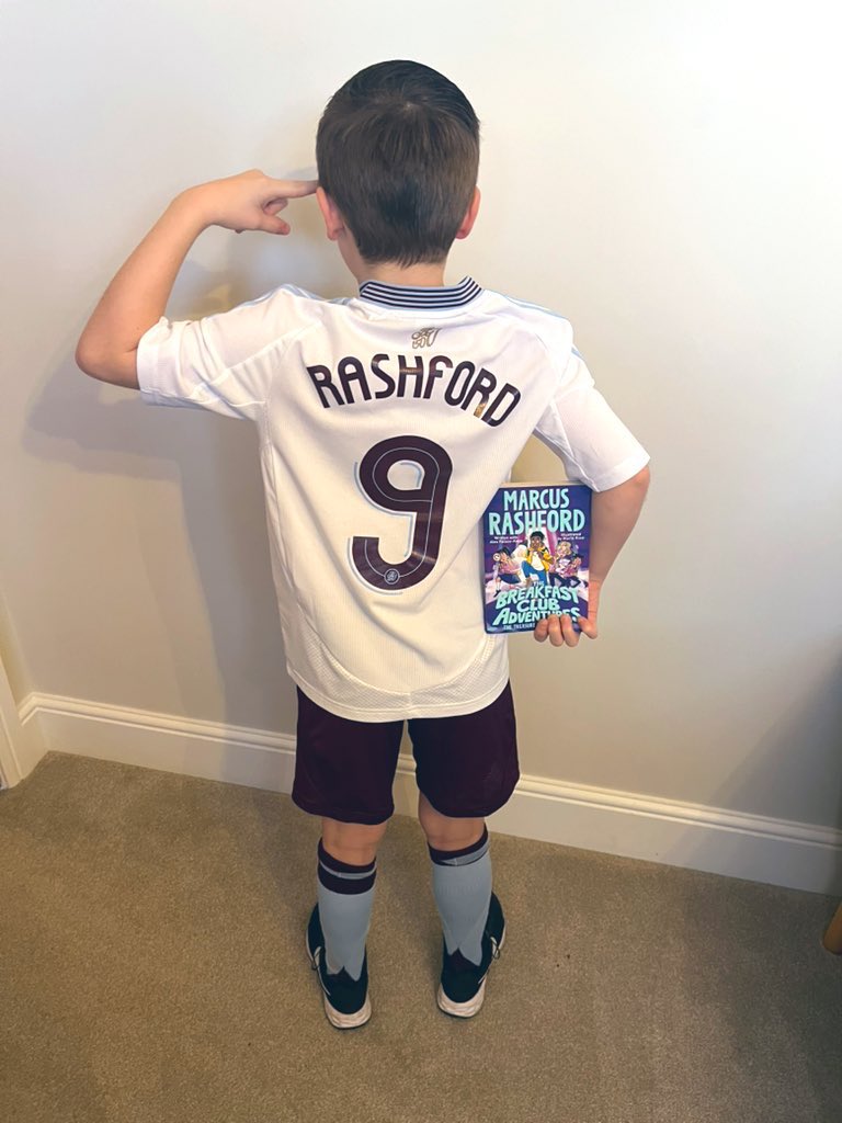 IzzyCatt1's tweet photo. @AVFCOfficial
World Book Day 2025 💜💙🦁
#UTV #AstonVilla #WorldBookDay #marcusrashford https://t.co/hGeUBvNX0K
