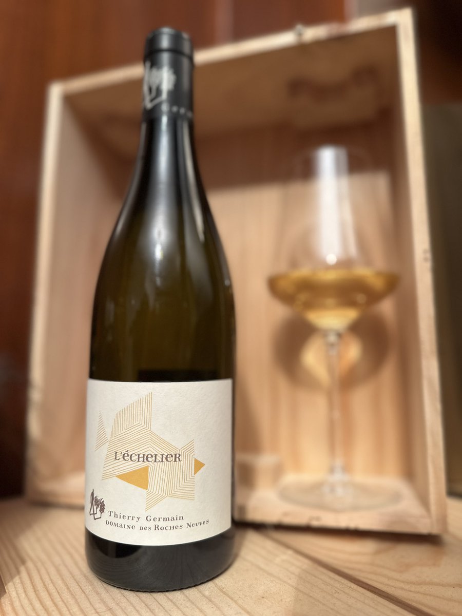 After a long while wanting to taste Thierry Germain’s wines I finally got hold of this one. It was truly delicious. 

L’Echelier 2020. Domaine des Roches Neuves. Saumur.
