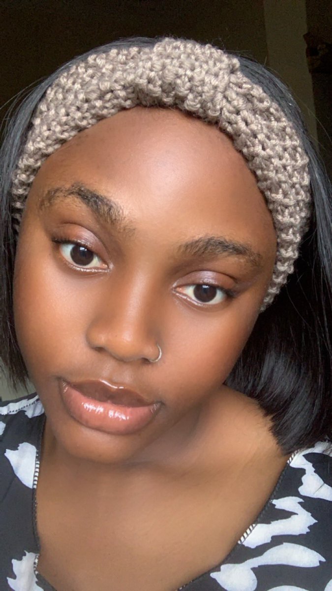 Enii___ola's tweet image. Look into my eyes and tell me what you see 😃