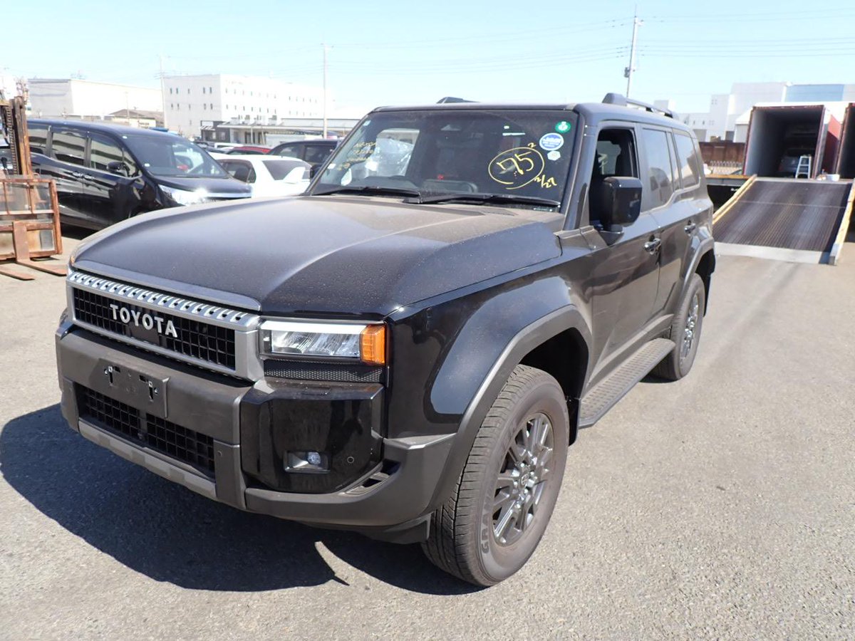 autodirectlk's tweet image. Ready, loaded, and en route to sunny Sri Lanka! 🇱🇰🚢 Another one on the move! 🌞🚗

#AutoDirect #CarShipping #VehicleExport #SriLanka #CarImporter #LuxuryCars #DreamRide #FastShipping