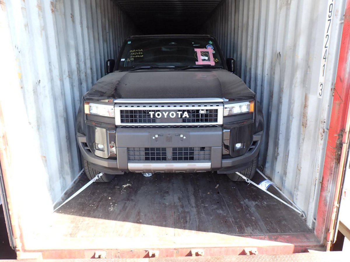 autodirectlk's tweet image. Ready, loaded, and en route to sunny Sri Lanka! 🇱🇰🚢 Another one on the move! 🌞🚗

#AutoDirect #CarShipping #VehicleExport #SriLanka #CarImporter #LuxuryCars #DreamRide #FastShipping