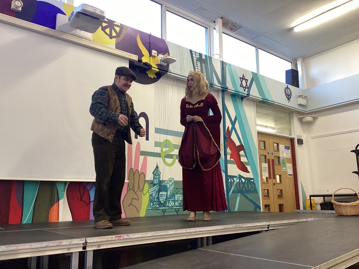 LliswerryPrim's tweet image. We are so excited to spend time with our visitors and learn about some Welsh stories during the day! #Reception, #Year1 and #Year2 are excited to hear the stories today!