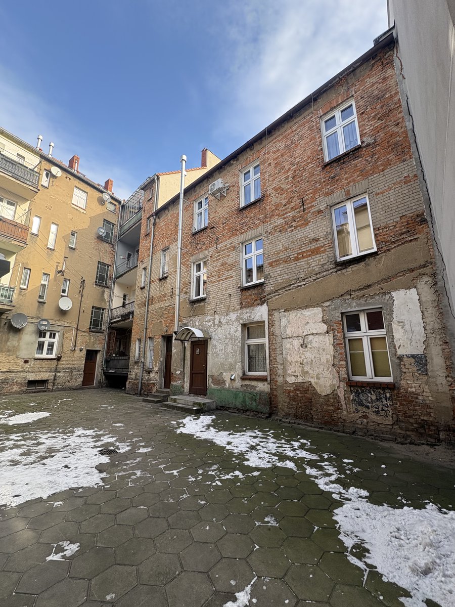 📢 Leszno pięknieje! 🏡✨
Mamy wspaniałą wiadomość – pozyskaliśmy  dofinansowanie z BGK, dzięki któremu w latach 2025-2026 przeznaczymy 15 mln zł na remonty 7 kamienic w naszym mieście! Dzięki temu prawie 200 mieszkańców zyska lepsze warunki życia. 💙 leszno.pl/15_mln_zl_na_7…