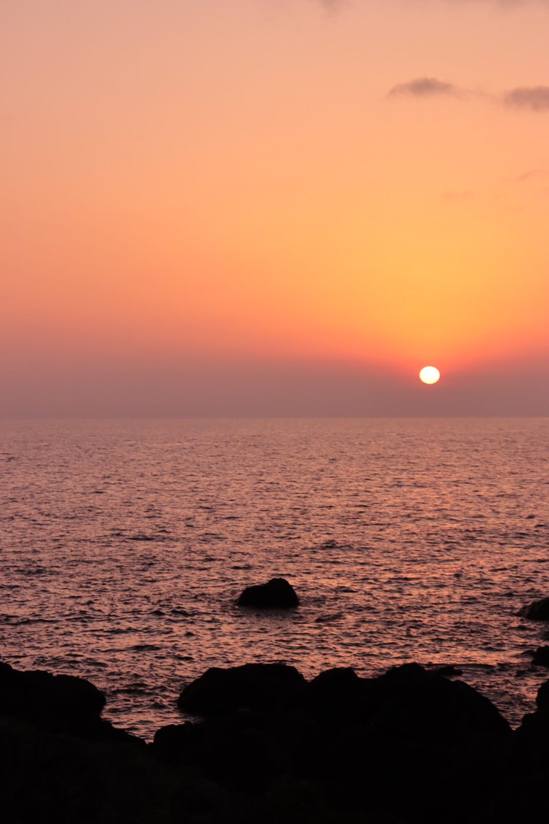 leadofman's tweet photo. 四国の東南端、室戸岬から見た夕日 https://t.co/68n3Zd1GeP