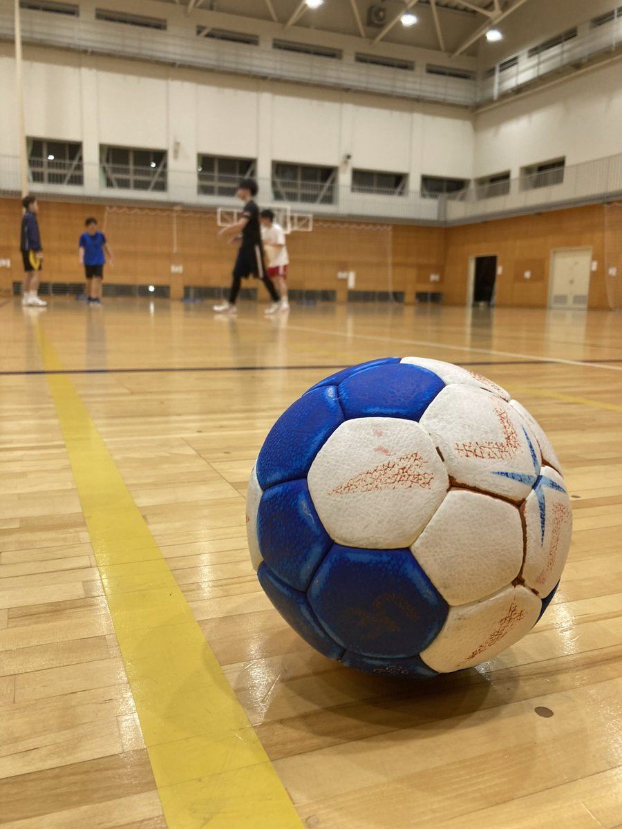 HCUEC_'s tweet photo. 前期に合格したみなさん、おめでとうございます㊗️

本サークルは毎週木土集まってハンドボールするサークルです🤾‍♂️
様々な大学から集まっているので、他大のそこのあなたも大歓迎🙌

このアカウントではサークルの活動の様子を発信しています‼️
興味のある方はご連絡ください👀

 #uec25  #春から電通大 https://t.co/R9P3aJlLeD