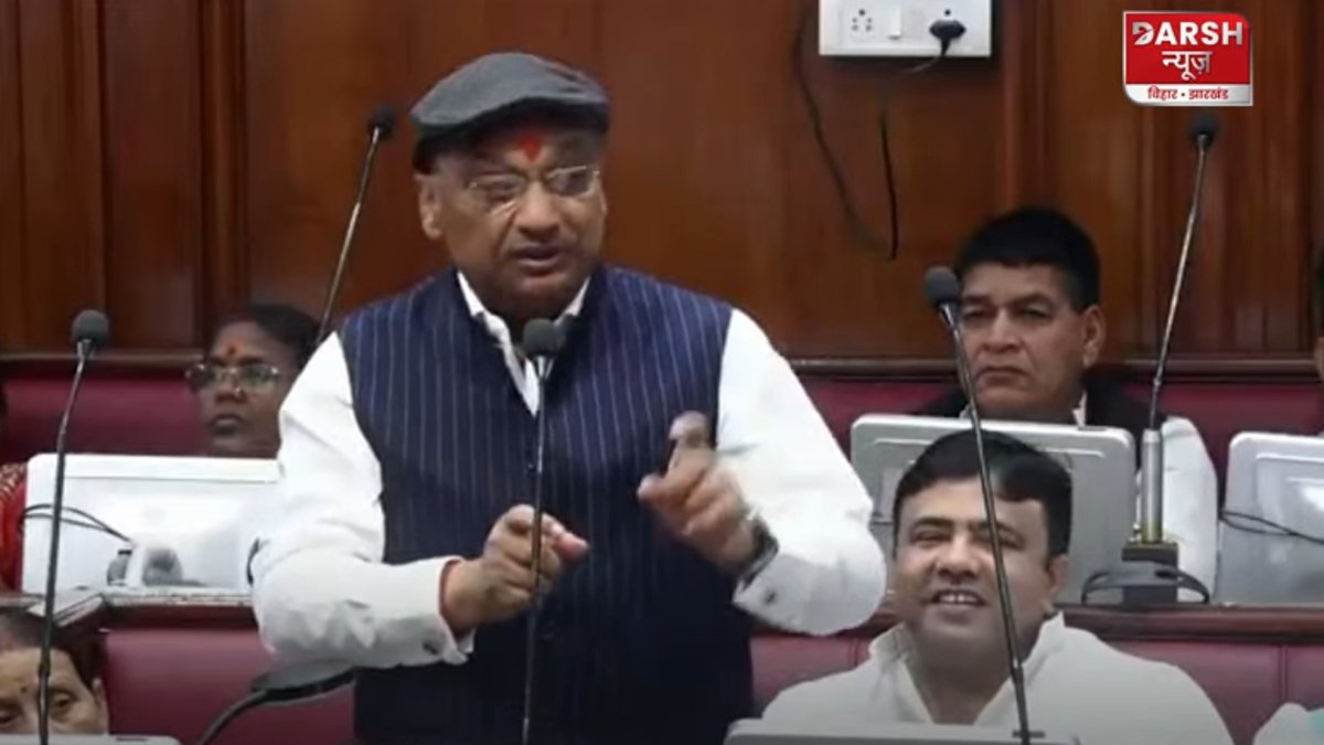 DarshNews's tweet image. Bihar Legislative Council में फिर से फुल एक्टिव मोड में RJD MLC Sunil Kr. Singh, पुराने साथियों से की मुलाकात...
#BiharNews #RJD #SunilKumarSingh #BiharPolitics