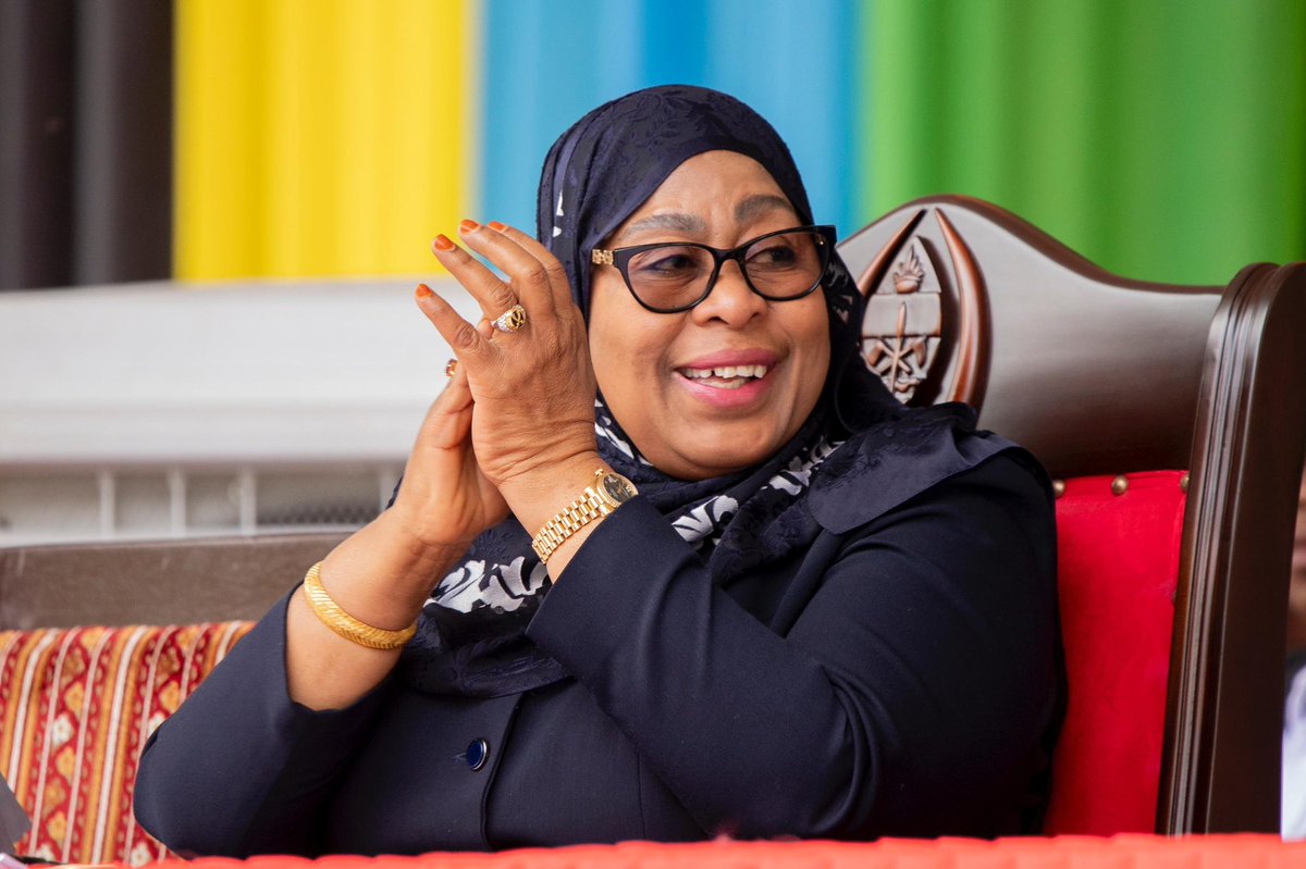 Daudi_Kasimu's tweet image. Serikali ya rais @SuluhuSamia imepeleka umeme kwenye vitongoji 33,657 kati ya vitongoji 64,359 na kazi ya kusambaza umeme kwenye vitongoji vilivyo baki inaendelea kwa kasi kubwa.
Hongera sana Mama kwa kazi kubwa na nzuri.