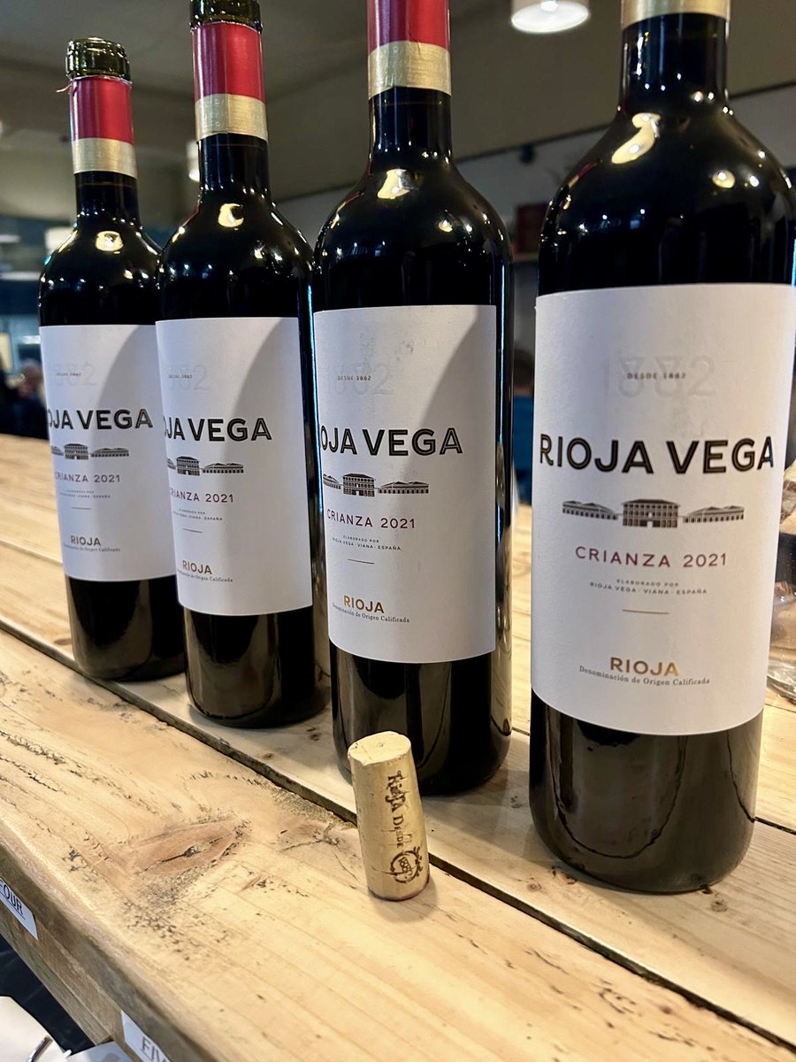 Thank you to our good friend Luis from Bodegas Rioja Vega who spent some time with our Regional Account Managers and On-Trade customers hosting a series of wonderful wine dinners 🍷
