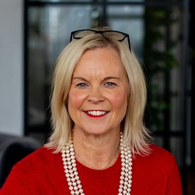 TransportTimes's tweet image. The Rail industry is celebrating 200 years, but without a cultural shift, it risks not attracting the diverse talent it needs for future success. @NinaLockwood shares why change is essential for UK rail. Read more: buff.ly/VUcLImo #Rail200 #FutureOfRail