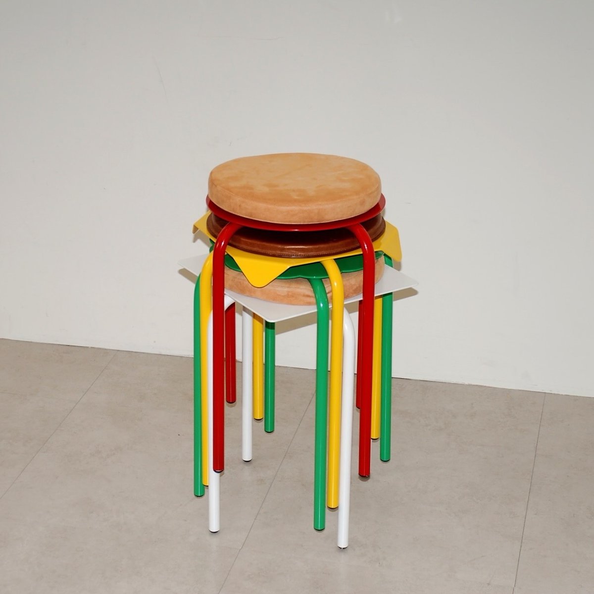 Un tabouret au design empilable façon hamburger 🍔

Par Hous Korea