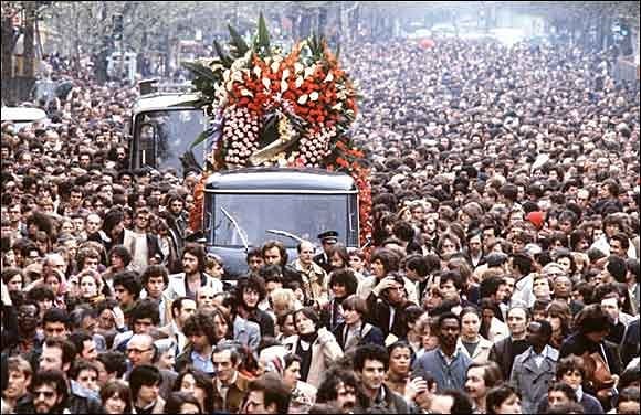 Yaşamı boyunca yalnızlıktan bahseden Sartre'ın cenazesi.