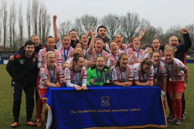 TheBroadhallWay (@thebroadhallway) on Twitter photo Vintage Ladies #tbt
Recognising Boro Ladies as we celebrate #IWD2025 this Saturday.💁♀️
📸 Victorious ladies in ‘18, Herts Cup Winners. Fun Fact? Current player A. Makewell scored a hattrick!
Now known as <a href="/StevenageFCW/">Stevenage FC Women</a> since ‘19, another victorious final or two this year awaits. Vintage Ladies #tbt
Recognising Boro Ladies as we celebrate #IWD2025 this Saturday.💁♀️
📸 Victorious ladies in ‘18, Herts Cup Winners. Fun Fact? Current player A. Makewell scored a hattrick!
Now known as <a href="/StevenageFCW/">Stevenage FC Women</a> since ‘19, another victorious final or two this year awaits.