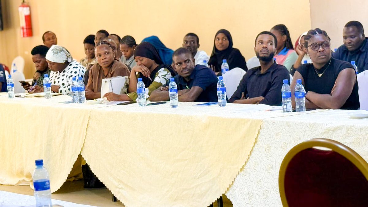GAIN_TANZANIA's tweet photo. 80 young changemakers gathered in Iringa under the #YEFFAProject, led by GAIN in collaboration with SAGCOT,to boost nutrition & youth employment in agriculture.
Hands-on training at Ruaha Mills & Eatfresh explored maize fortification & avocado processing boosting food value. https://t.co/LAy8Anys0z