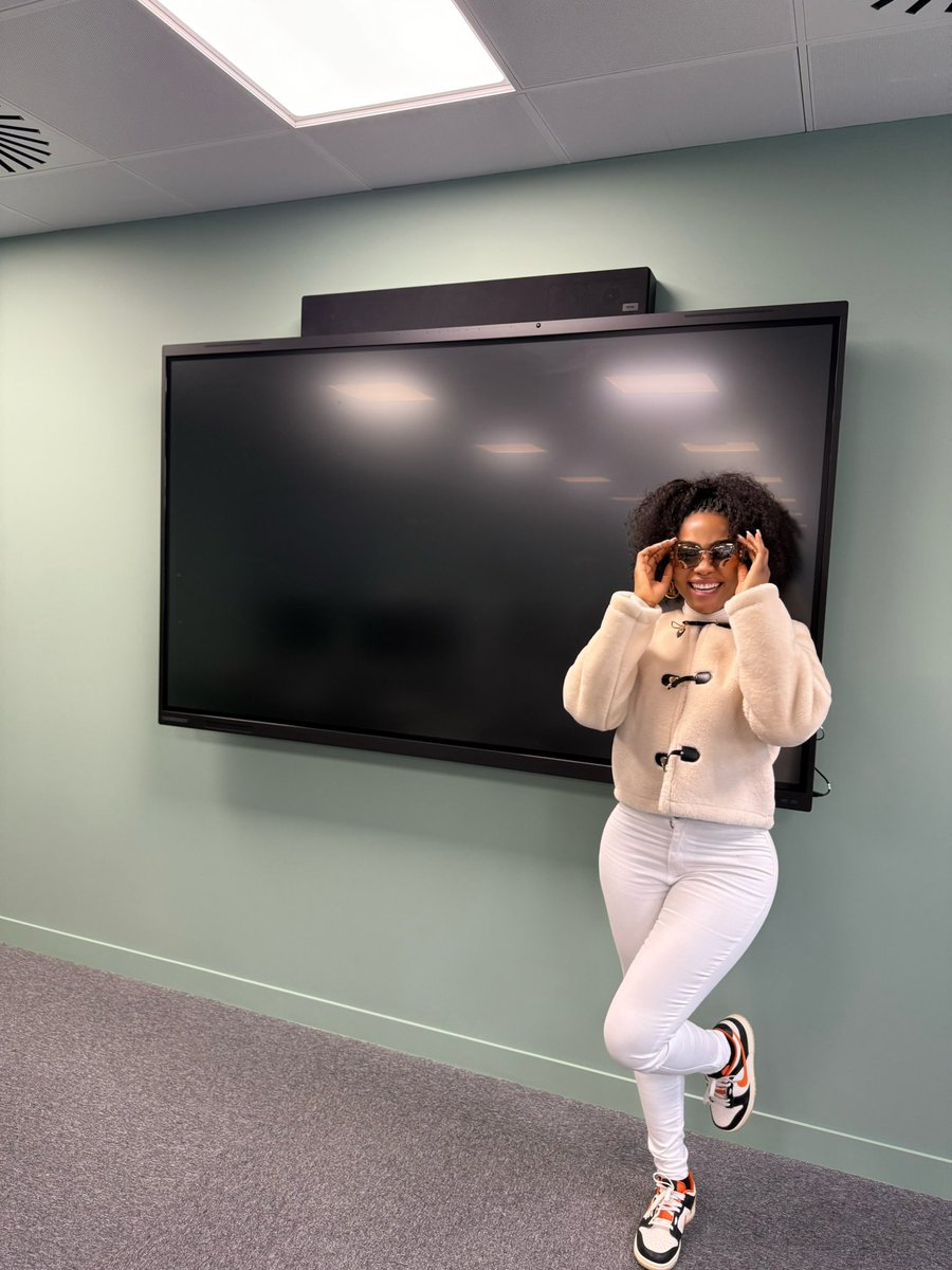real_mercyeke's tweet photo. Elevating in all aspects of my life and loving it🥰

Done playing, back to reality 📚📚 https://t.co/OsgT5iXBbG