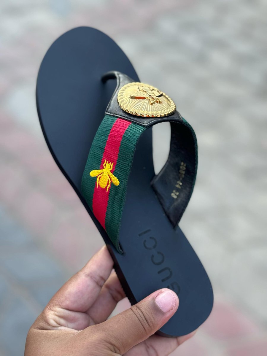 X_gee9's tweet image. Top Top quality  shoes for ladies

Size ,37 ,38 ,39,40,41 &amp;amp; 42

Tel : 0769996448

Loc: kariakoo karibu na bank ya NMB bank

Price 45,000 ⏫⏫⏫