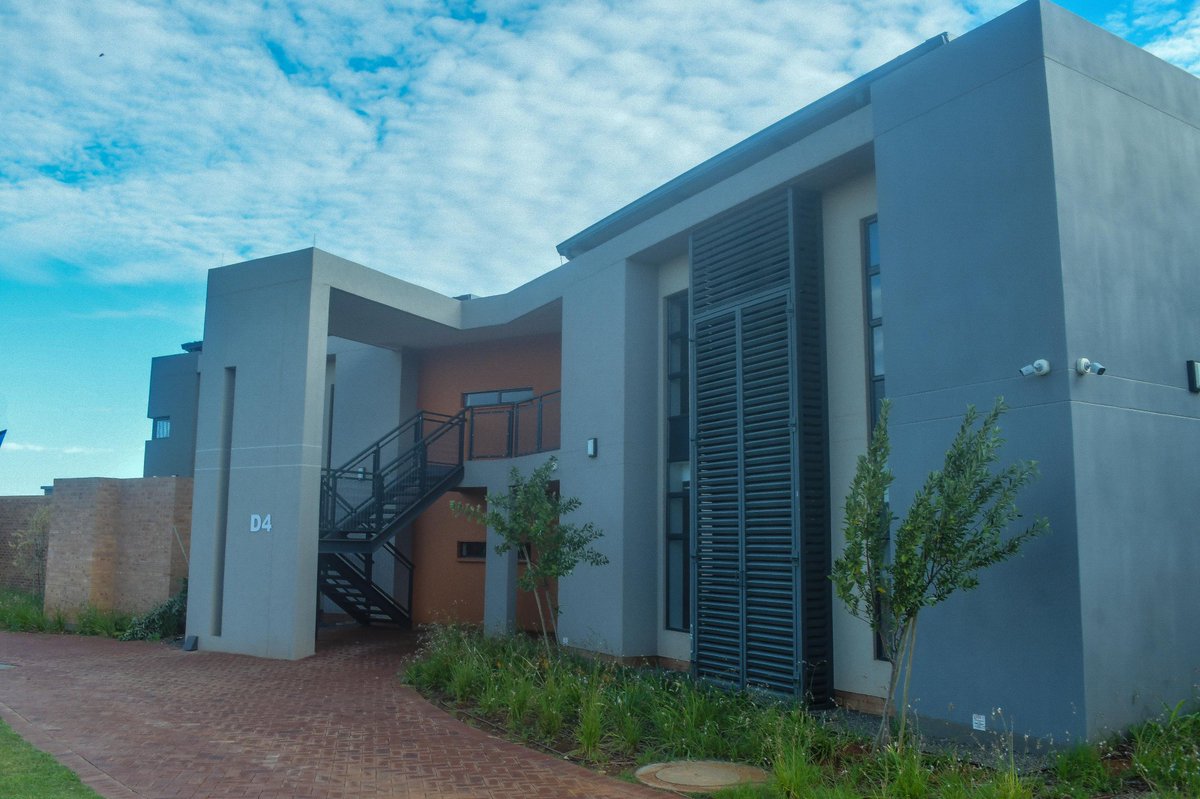 dr_zsaul1's tweet image. This morning, with the MEC of Health we officially opened the state-of-the-art R305 million Nurses Student Accomodation. The full  capacity of the facility is 320 students and now standing at 64 nursing and EMS students. 

The R500 million second phase of the project  has…