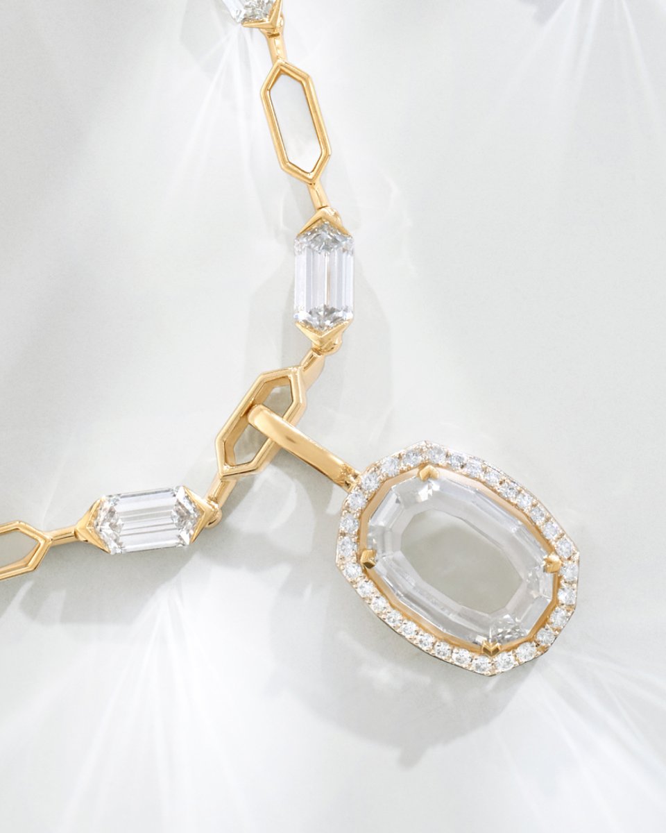 Celebrate yourself with J'Lure. 💎 Exquisite lab-created diamonds, shaped to captivate and designed to reflect your inner brilliance.

Shop J'Lure: ms.spr.ly/6016qDyo6