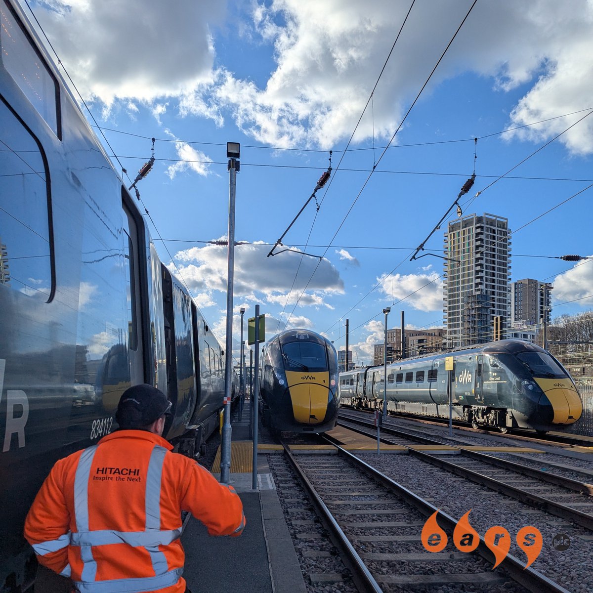 EARSplc's tweet image. The rail company has a 3CH Motorola Capacity plus system, site coverage is augmented with RF over fibre. Trbonet is used for voice recording and to manage users. Radios are a mixture of Motorola DP4000;&apos;s series and Motorola  R7&apos;s

#earsplc#UKRailways #communication #MtorolaR7