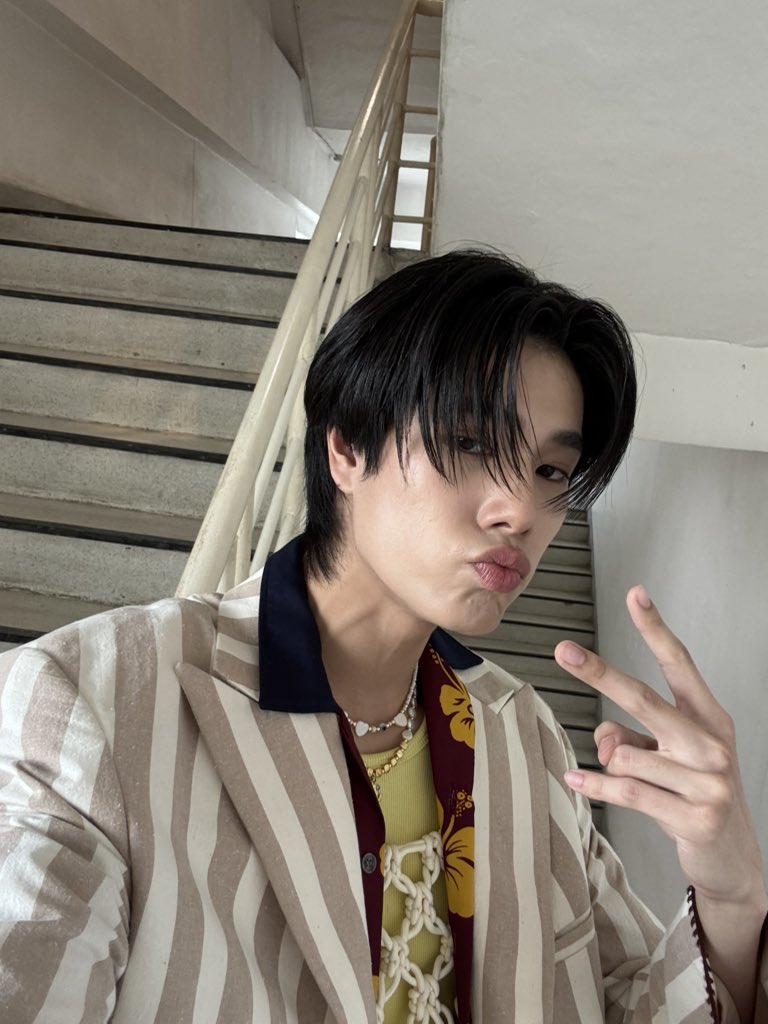 มีใครถึงละบ้าง

PHUWIN WITH THEMALL

#SUMMERCATIONxPHUWIN