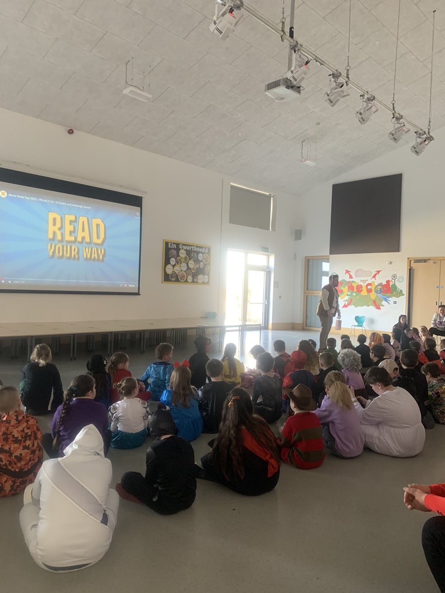 Bl. 5 yn barod i ddathlu Diwrnod y Llyfr heddiw! #worldbookday2025