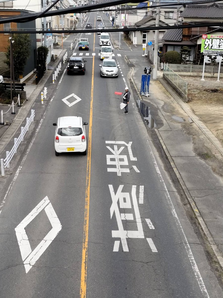 esc_okayama's tweet photo. お疲れ様です。
本日は歩道橋の足場解体、片側交互通行の現場に行きました。

組み立ては1週間ほどかかりましたが解体は2日で終わりました( ᐛ )ᐟ https://t.co/YcRtuNuvEd