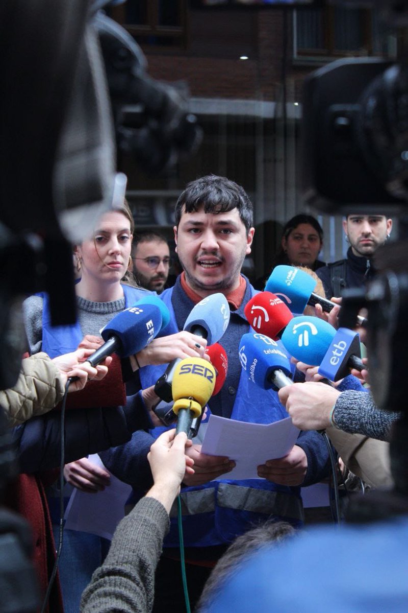 🔐 EL KALERO NO SE ABANDONA, ¡AYUNTAMIENTO SOLUCIÓN!

Kaleroko familiok, Batu Etxebizitza Sindikatuan antolatuta, ondorengoa elarazi dugu: