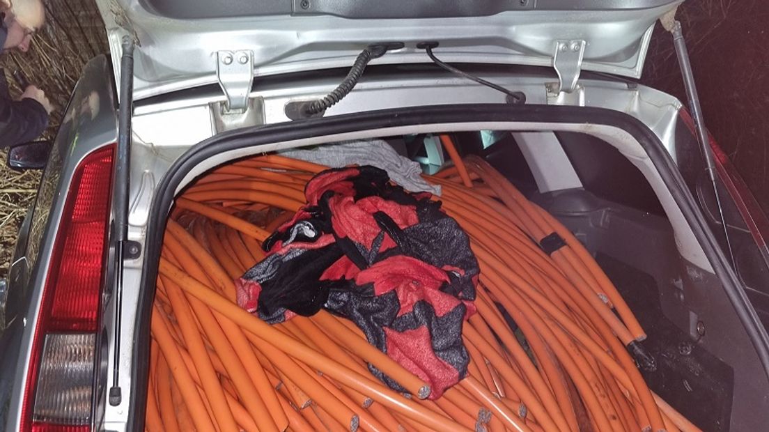 Drie aanhoudingen na vondst oranje kabels