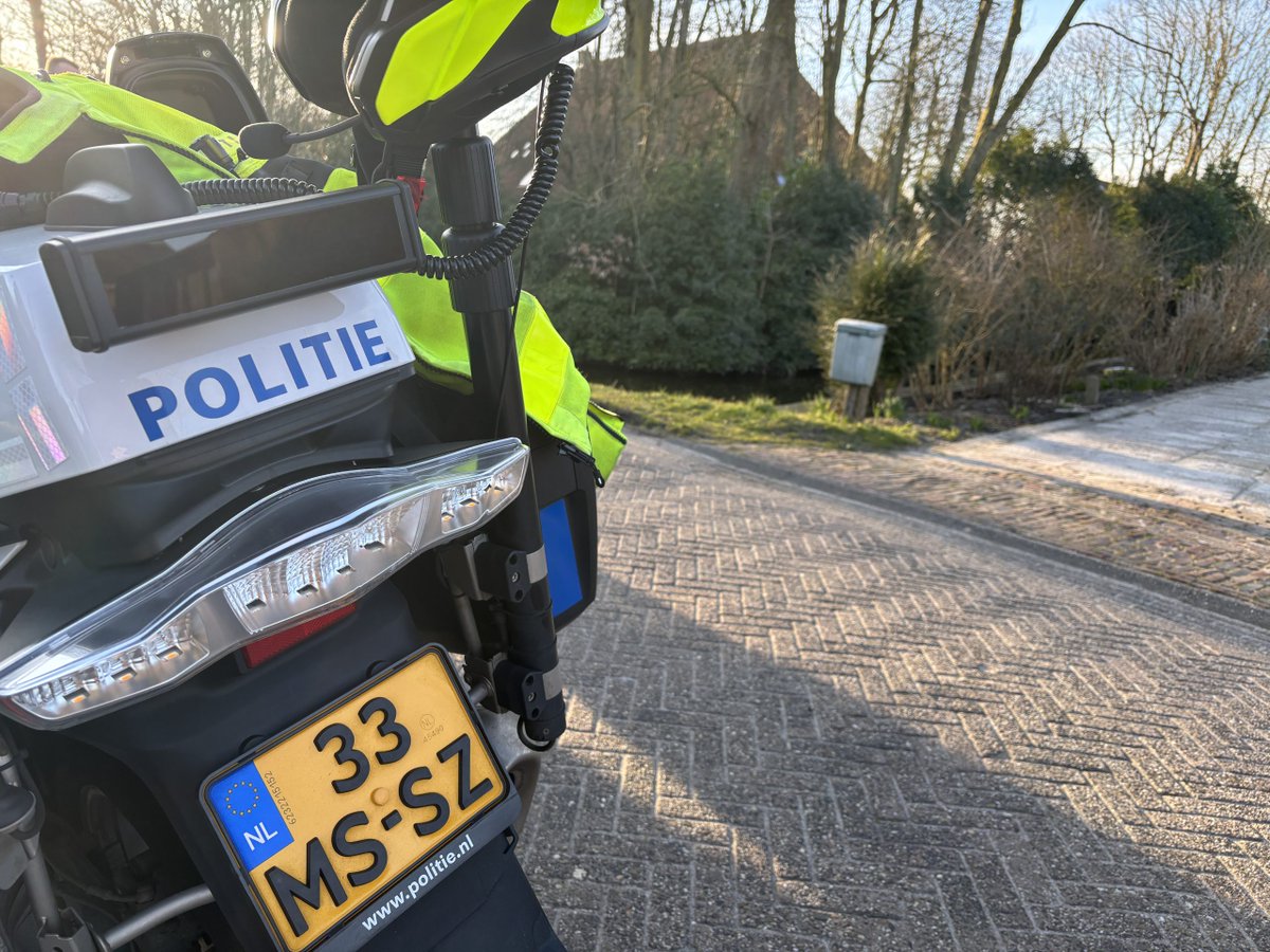 Vrouw te water bij snoeiwerkzaamheden in Burdaard