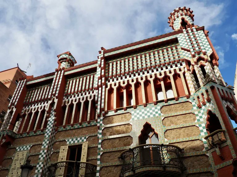 _iamapassenger_'s tweet image. ¡Descubre la mejor #RutaModernista por #Barcelona!
Aunque #AntoniGaudí es el principal representante del #Modernismo en Barcelona, la ciudad condal tiene otros edificios modernistas que te sorprenderán.
¡Ven a conocerlos!
iamapassenger.com/ruta-modernist…