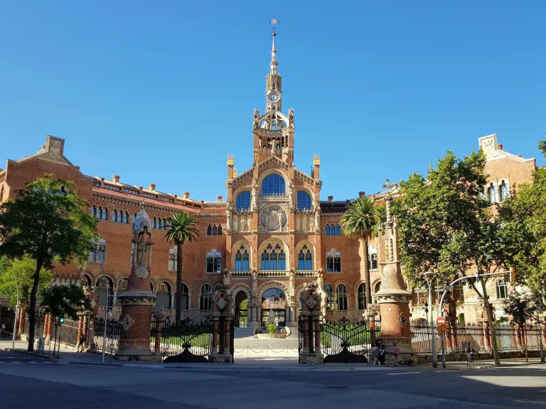 _iamapassenger_'s tweet image. ¡Descubre la mejor #RutaModernista por #Barcelona!
Aunque #AntoniGaudí es el principal representante del #Modernismo en Barcelona, la ciudad condal tiene otros edificios modernistas que te sorprenderán.
¡Ven a conocerlos!
iamapassenger.com/ruta-modernist…