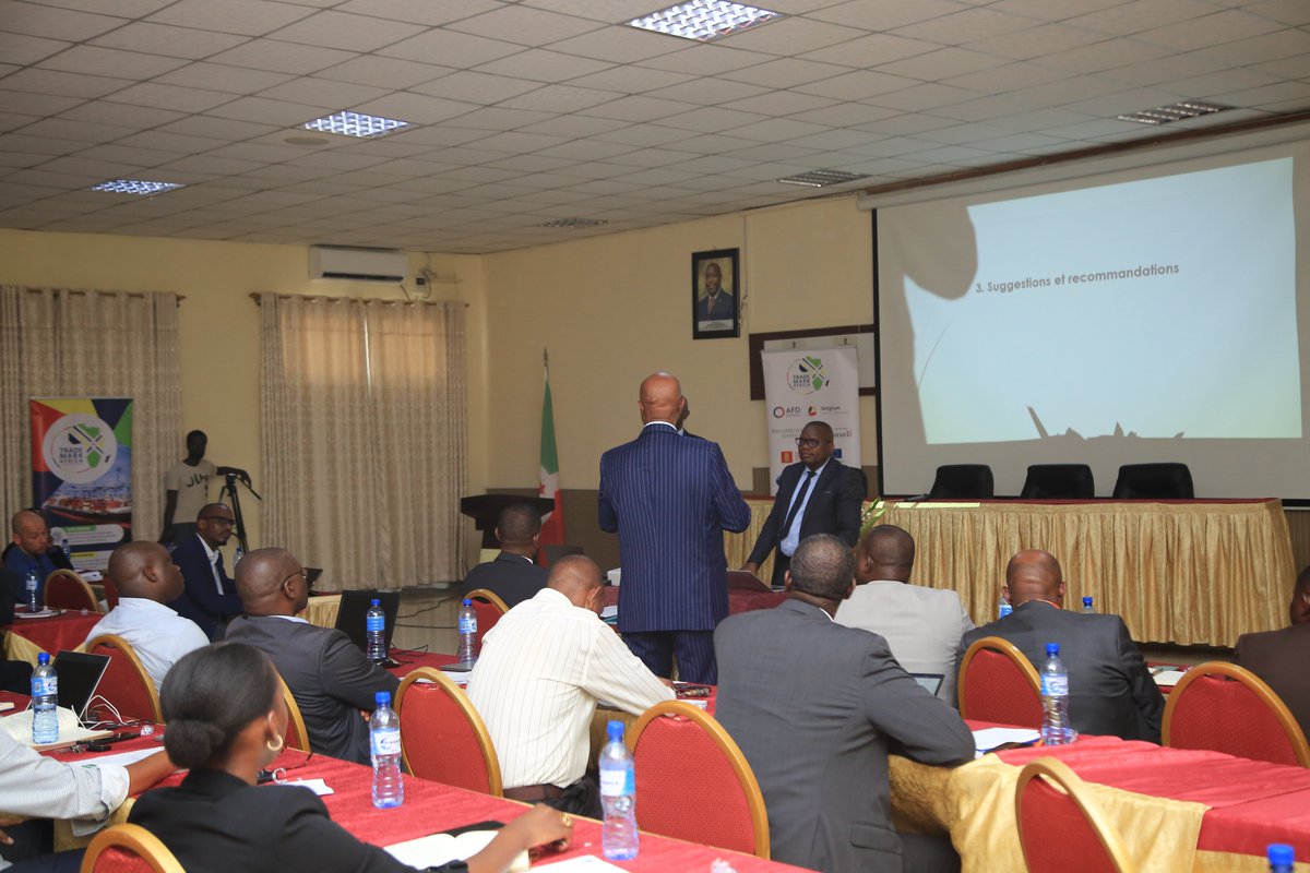 Les lenteurs administratives constituent un frein à l’exportation, note Victor Girukwishaka, dirigeant d’une société théicole basée à Muramvya. Pourquoi doit on s'adresser au seul bureau de l’OBR de Bujumbura alors que cet organe dispose de bureaux régionaux, s’interroge-t-il.