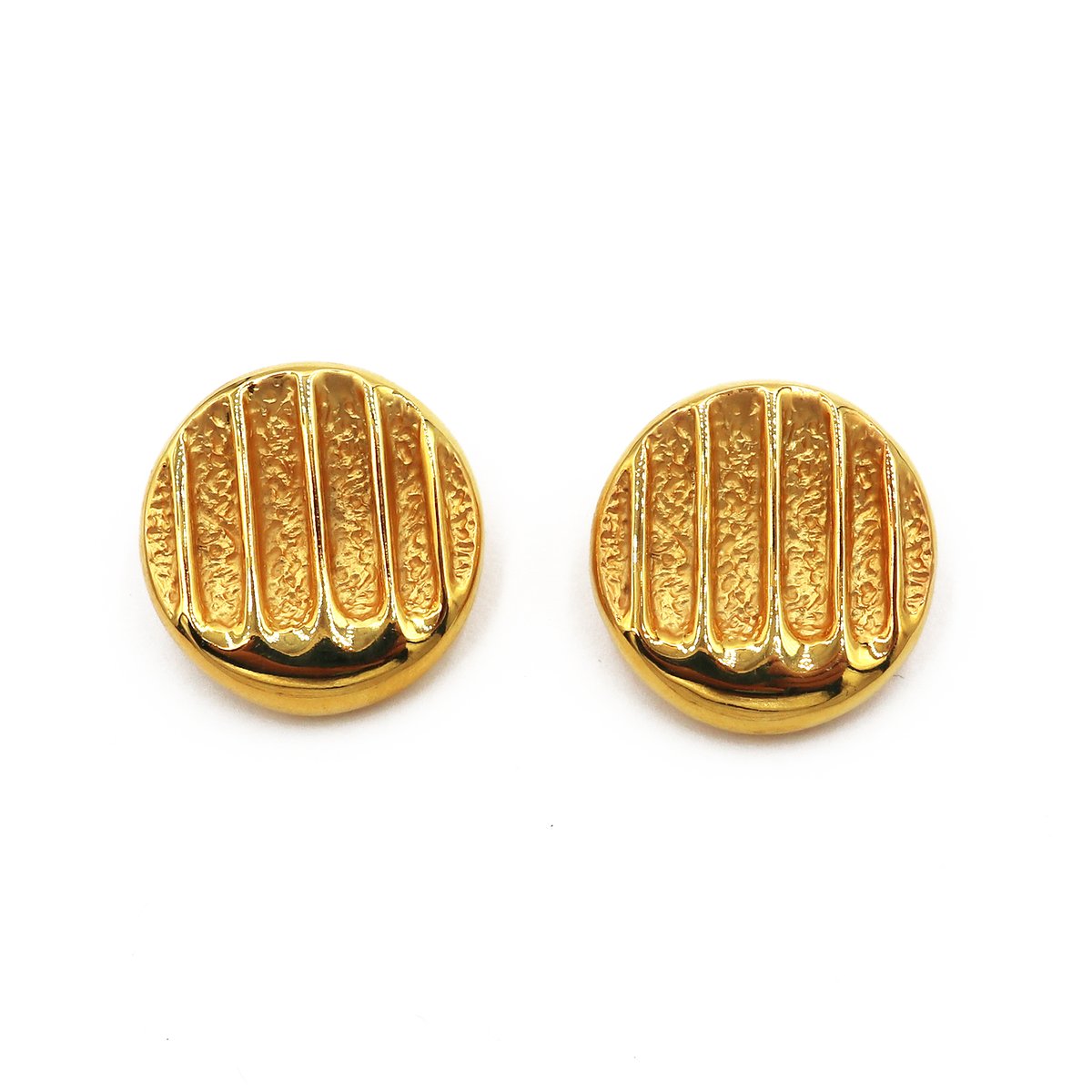 Big Clip On Round Button Earrings, Non Pierced Ears, Gold plated Clip On Earrings, Button Earrings, Handmade kitsch Earrings, Golden Clip on etsy.me/4ij4bmk μέσω <a href="/Etsy/">Etsy</a>