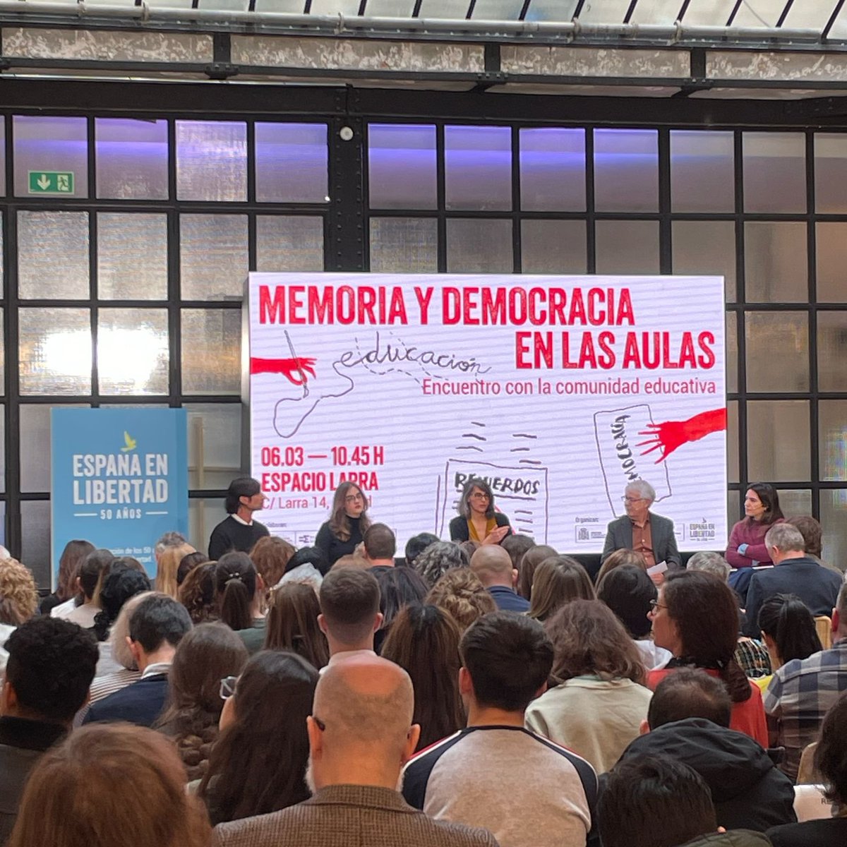 España en Libertad (@50enlibertad) on Twitter photo 💡Retos y oportunidades para hablar de #democracia y #memoria en las aulas con:
▫️<a href="/Aspirar_al_uno/">Carlos Javier González Serrano</a>, profesor
▫️<a href="/preescolar/">Sofía Coca</a>, de <a href="/ZEMOS98/">ZEMOS98</a> y <a href="/redplanea/">PLANEA, red de Arte y Escuela</a>
▫️<a href="/josemigaston/">josemigaston</a>, del Instituto Navarro de Memoria ▫️Andrea González, del <a href="/_CJE_/">Consejo de la Juventud de España</a>
▫️@carminagustran, comisionada de <a href="/50enLibertad/">España en Libertad</a> 💡Retos y oportunidades para hablar de #democracia y #memoria en las aulas con:
▫️<a href="/Aspirar_al_uno/">Carlos Javier González Serrano</a>, profesor
▫️<a href="/preescolar/">Sofía Coca</a>, de <a href="/ZEMOS98/">ZEMOS98</a> y <a href="/redplanea/">PLANEA, red de Arte y Escuela</a>
▫️<a href="/josemigaston/">josemigaston</a>, del Instituto Navarro de Memoria ▫️Andrea González, del <a href="/_CJE_/">Consejo de la Juventud de España</a>
▫️@carminagustran, comisionada de <a href="/50enLibertad/">España en Libertad</a>
