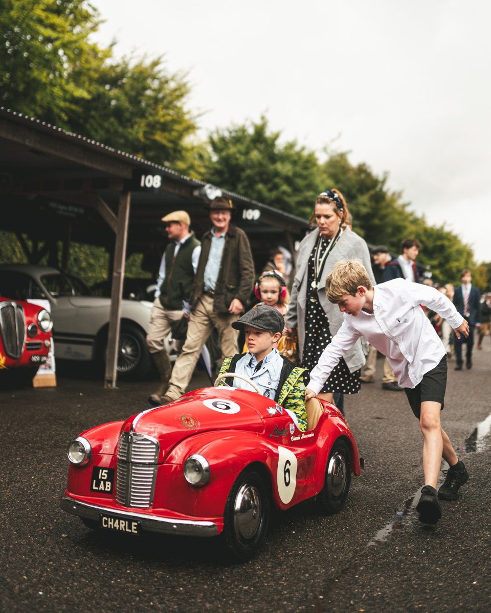 goodwoodrevival's tweet photo. Every driver needs their pit crew. Did you know that kids under 12 go free to #GoodwoodRevival. Grab your tickets via the link below #REV2025 
https://t.co/0Io1Mfttgg https://t.co/H2bipb0ymw