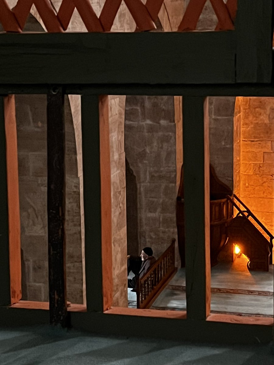 onun için dua ettiğimi bilmiyor