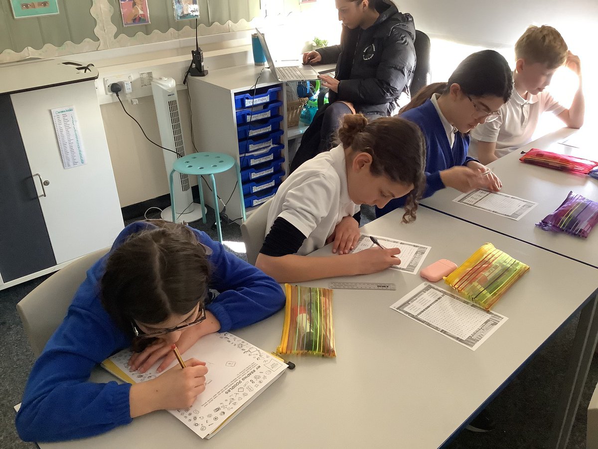 ReinwoodJuniors's tweet image. #RJS6G have enjoyed watching the #worldbookday2025 live listen whilst completing some activities all about reading 📚✏️ #RJSReading