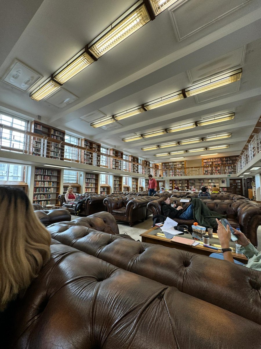jurderfonu's tweet photo. “The library is the quietest corner of a city” https://t.co/TloerAAQJ8