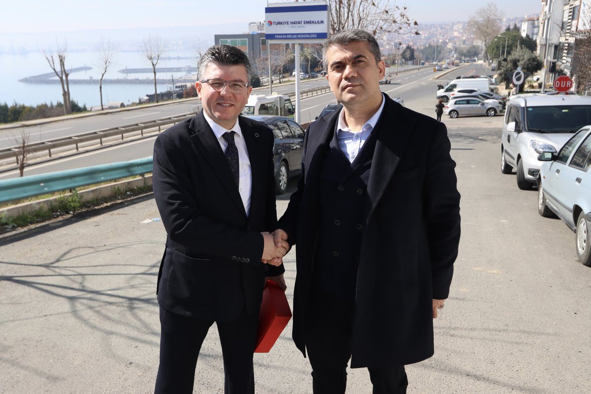 av_aligumus's tweet photo. Büro Memur-Sen Tekirdağ Şube Başkanlığı seçim sürecinde kıymetli sendika üyelerimizi ziyaret ederek, demokratik bir ortamda gerçekleşen seçimin sendikamıza ve üyelerimize hayırlı olmasını diledik.

Başkanlığa yeniden seçilen Fatih Şeker ve yönetim kurulunu tebrik ediyor, görevlerinde başarılar diliyorum.