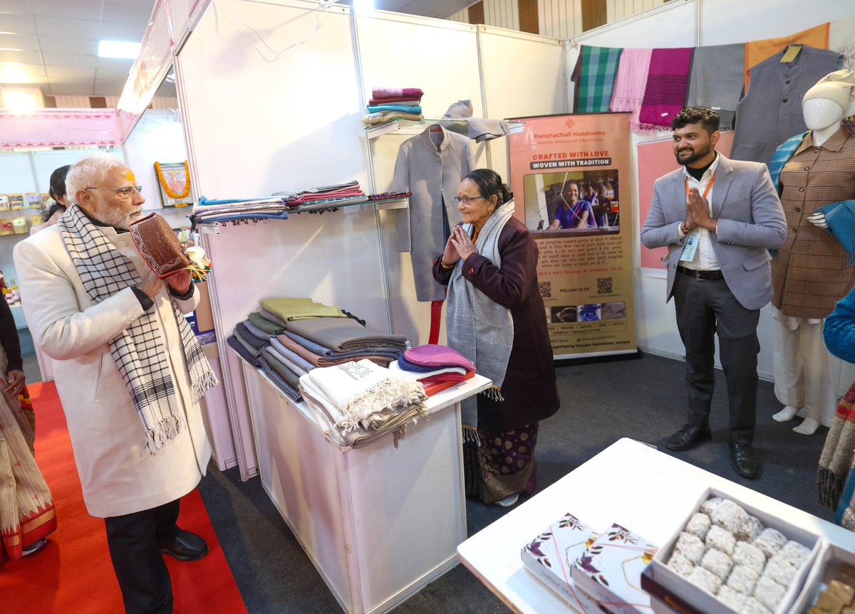 narendramodi's tweet image. हर्षिल में स्थानीय उत्पादों की प्रदर्शनी ने मुझे बहुत प्रभावित किया है। इसमें हमारी माताओं-बहनों और बेटियों की अच्छी-खासी भागीदारी देखकर अत्यंत प्रसन्नता हुई है।