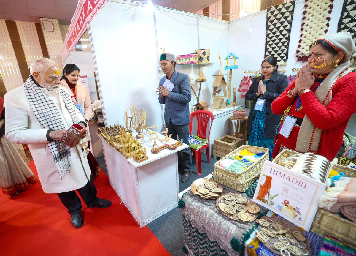 narendramodi's tweet image. हर्षिल में स्थानीय उत्पादों की प्रदर्शनी ने मुझे बहुत प्रभावित किया है। इसमें हमारी माताओं-बहनों और बेटियों की अच्छी-खासी भागीदारी देखकर अत्यंत प्रसन्नता हुई है।