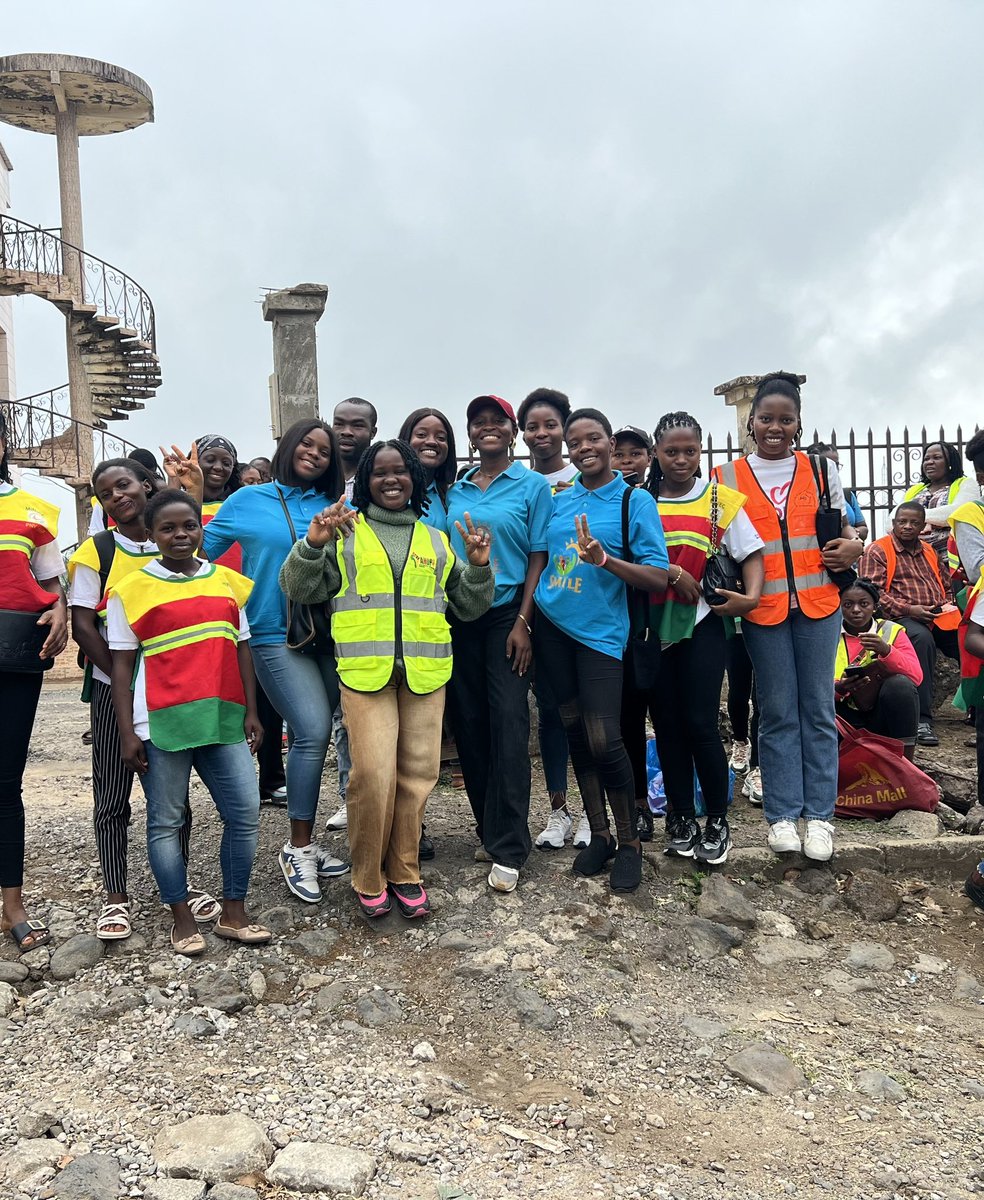 FynSimi's tweet image. Leadership is Service and I love it this way.
Sashes down, tools up for the Launching of "Clean Cities Competition" by the Ministry of Housing and Urban Development, launched by the Secretary General of The Governor’s Office, SW Region Cameroon, on behalf of H.E the Governor