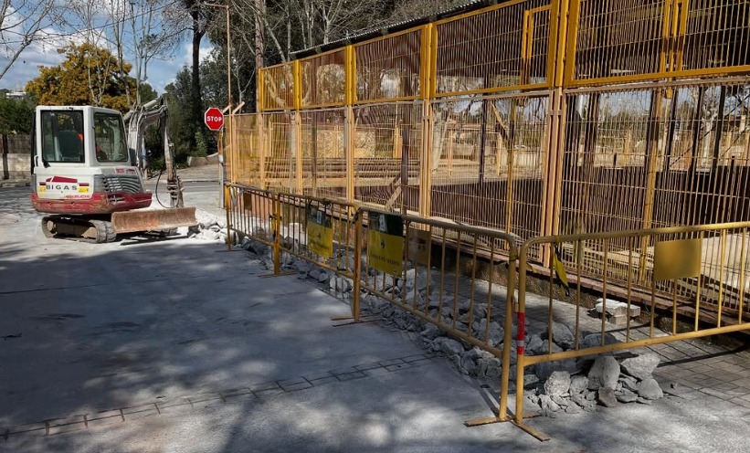 👷🏻 Continuem avançant en la renovació de la xarxa d'aigua potable de #SantCugat, amb l'inici de les actuacions al passatge de Can Bord de Valldoreix. 

💧Treballem per a garantir un servei eficient i sostenible al municipi.