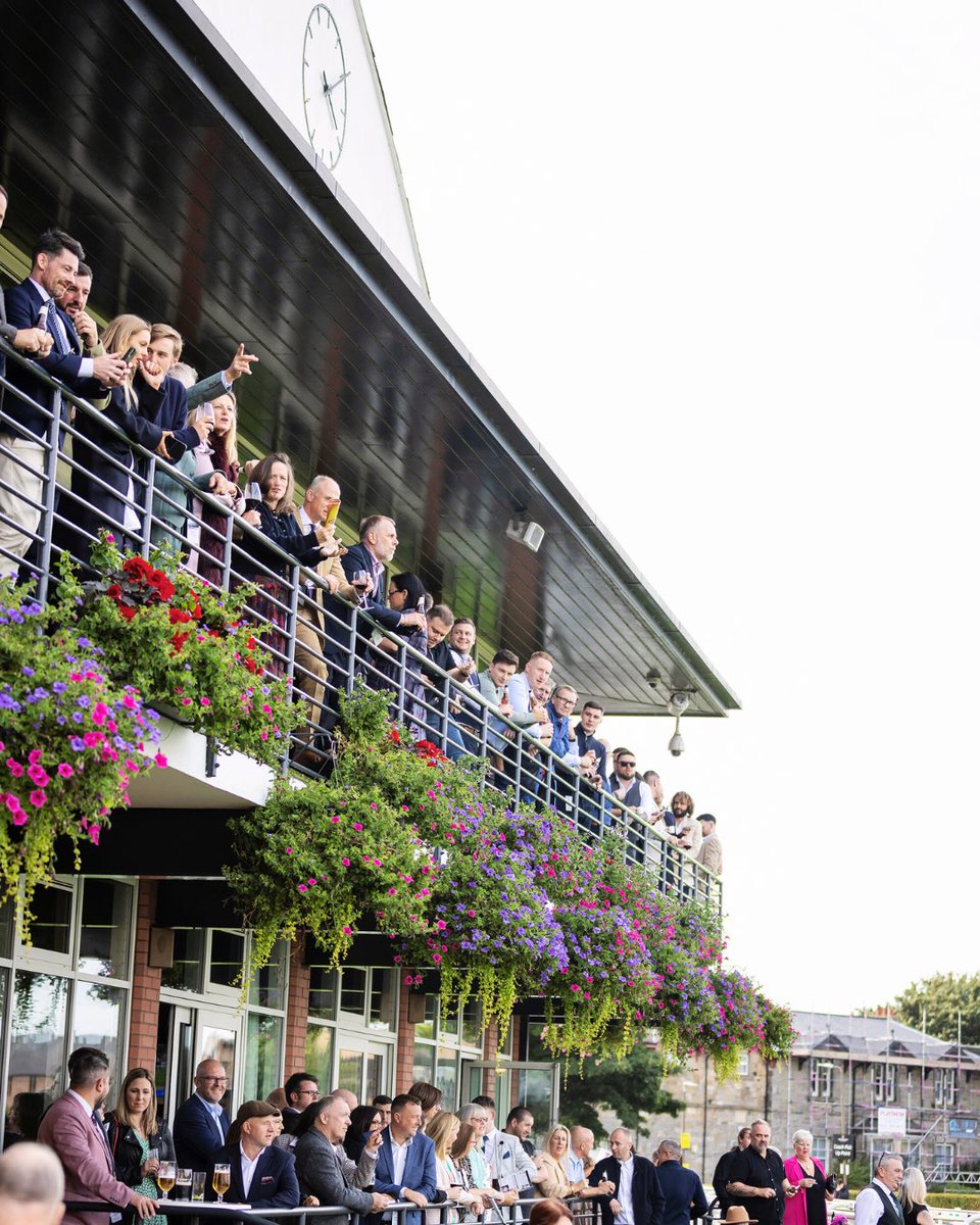 𝐆𝐈𝐕𝐄𝐀𝐖𝐀𝐘 🏇🍾 THE ULTIMATE NORTHERN RACING WEEKEND!

Get ready for the pinnacle of northern racing at the 𝑳𝒂𝒅𝒃𝒓𝒐𝒌𝒆𝒔 𝑮𝒐 𝑵𝒐𝒓𝒕𝒉 𝑾𝒆𝒆𝒌𝒆𝒏𝒅, supported by the Racing Post.

𝐓𝐇𝐑𝐄𝐄 lucky winners will win a hospitality experience for two at a course of