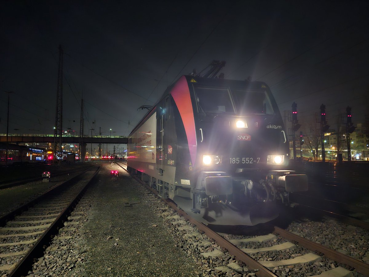 Journée chargée hier avec le 326 sur la partie Mannheim Strasbourg le matin et le 329 dans l'autre sens le soir même. Détournement en Allemagne et des pertes de communication en LZB auront rendu le trajet un peu agité 😅