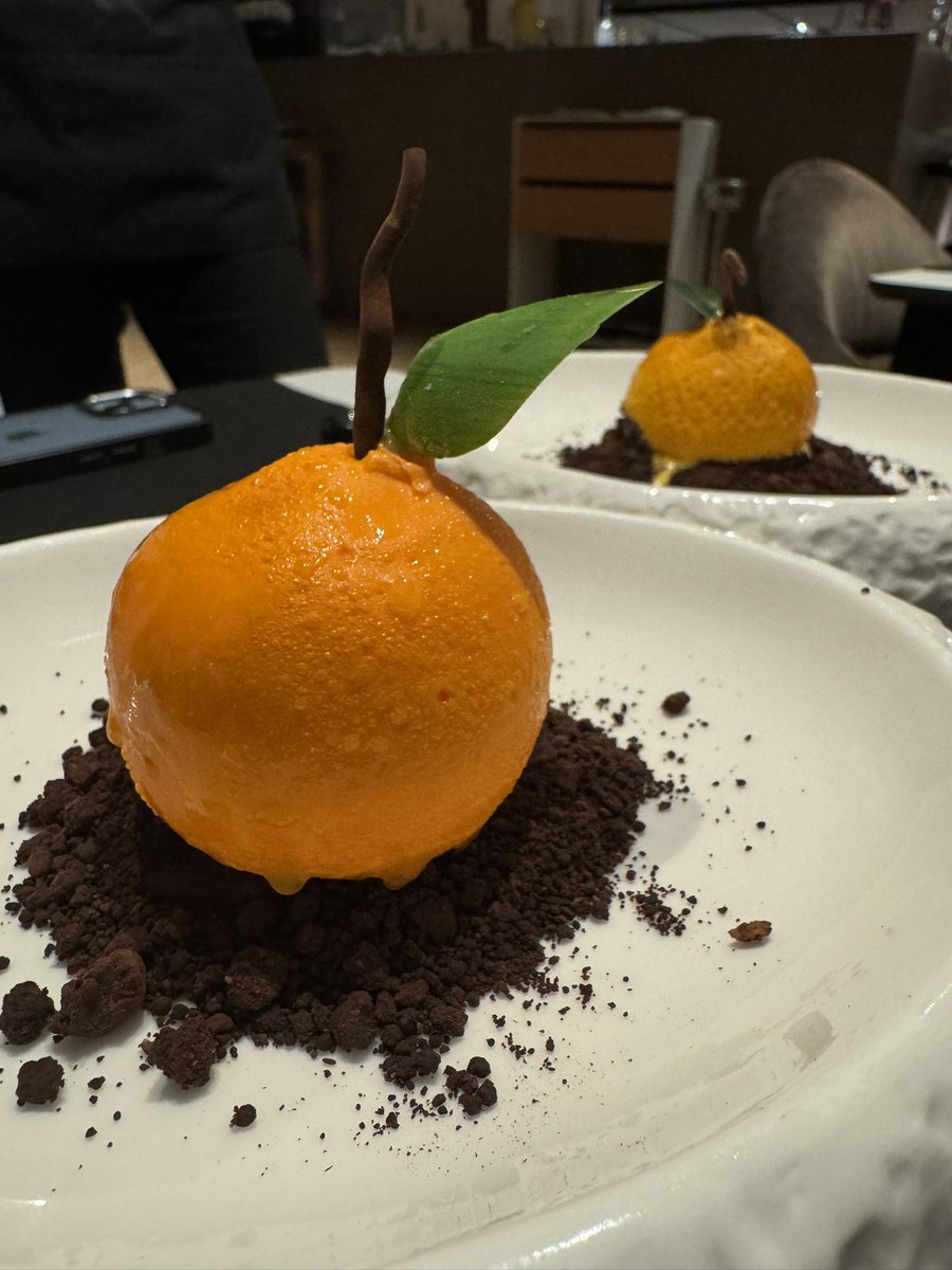 Miss Clementina. 

Postre fet amb cítrics de <a href="/mercatmasroig/">Mercat Finca Mas Roig</a>  al <a href="/XertaBarcelona/">Xerta Restaurant</a>

😍