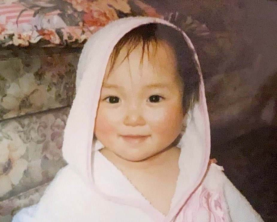 soft tapioca pearl eyes, gentle smile, cute lip corners. 

nothing has changed, still a baby 🥺