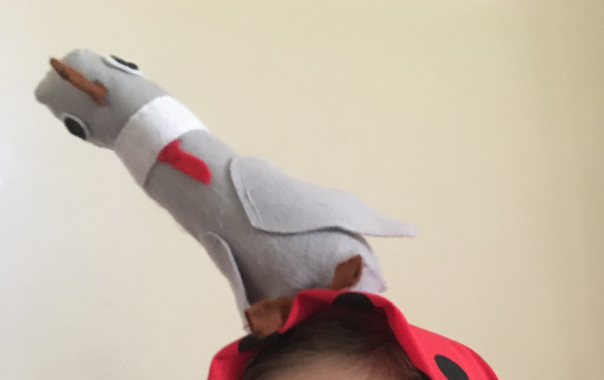 Happy World Book Day today all! 

My daughter went to school with 'Gordon' the pigeon on her head while she was dressed up as Edith from Mr Penguin by Alex T Smith. Well pleased with my dodgy sewing interpretation of the drawing!