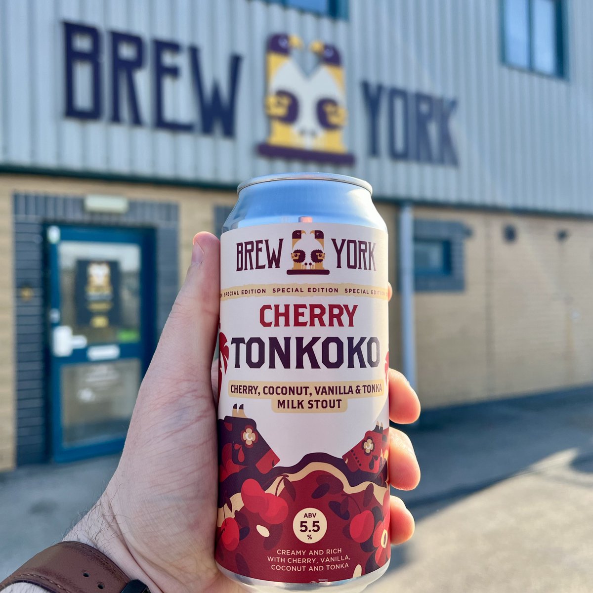 HandleyTap's tweet image. 🍒 NEW | CHERRY TONKOKO 🍒
Our iconic Tonkoko cows return, now enriched with the distinctive flavour of cherry. With a rich malt base and a delicate vanilla sweetness, Cherry Tonkoko combines the classic taste of our original milk stout with the additional flavour of sweet cherry