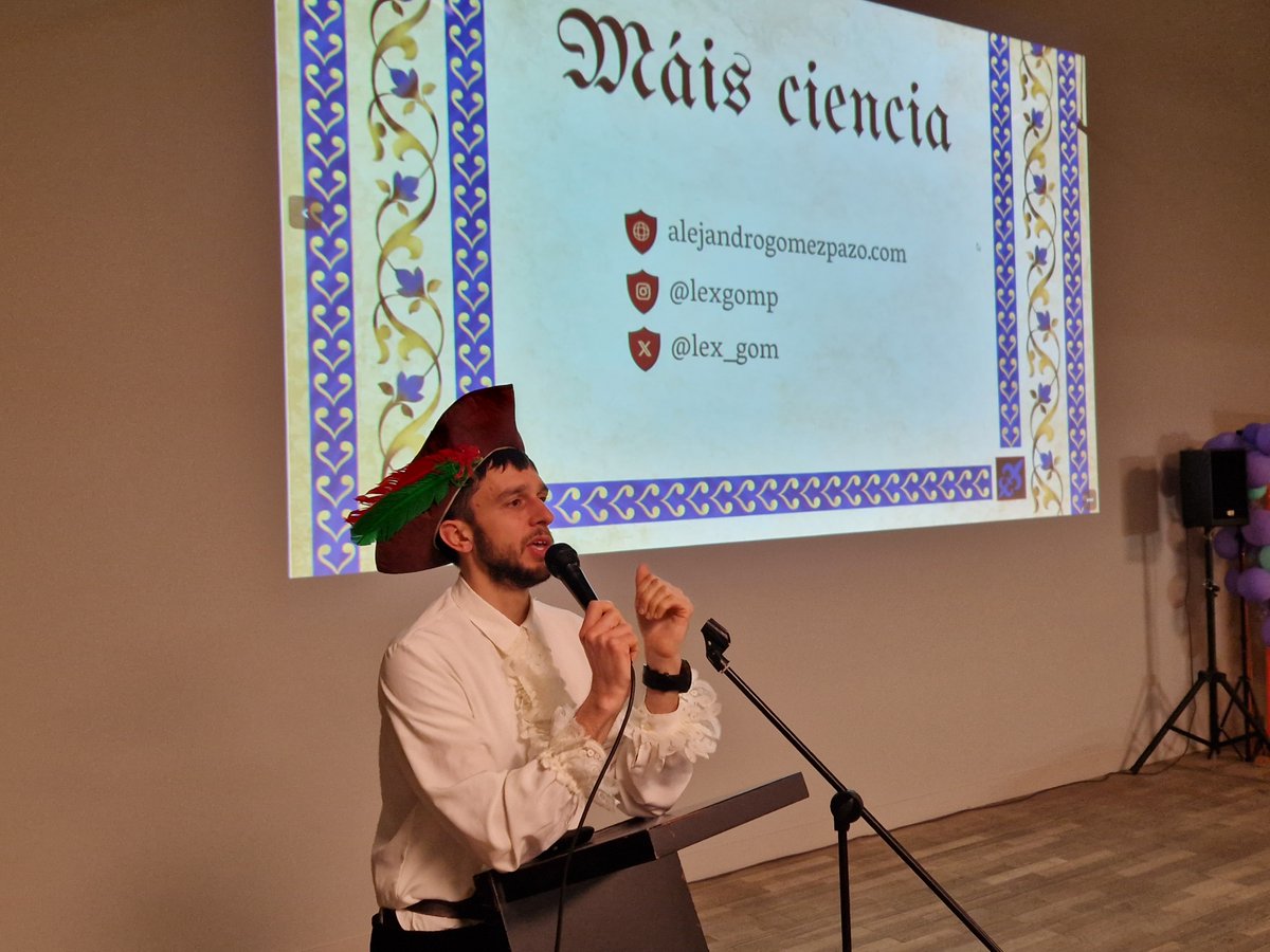 Na sesión de marzo da <a href="/NerdNiteSCQ/">NerdNiteSCQ</a> <a href="/lex_gom/">Alejandro Gómez-Pazo</a> impartiu unha charla moi ben traballada e deu un salto cualitativo, caracterizándose ex profeso para a ocasión! 😃👏