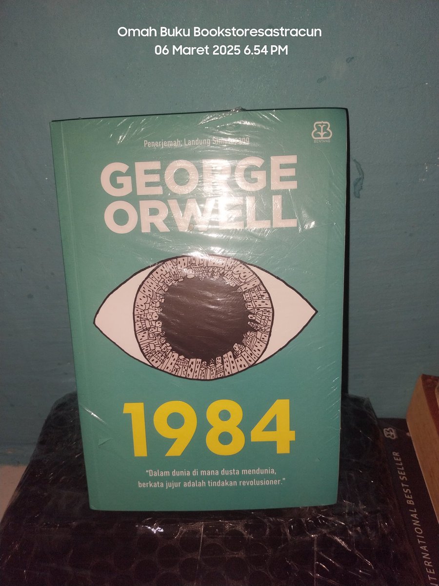 ♡ GIVEAWAY BUKU 1984  ♡
Hai semuanya , aku mau Giveaway buku Novel #Wts #wtb 

Syaratnya : 
• rt atau like tweet ini
• rep dom 
• Follow IG dan Shopeeku (link dibawah tweet ini)
• ungkapin rindumu pada ayah ibu atau adik kakakmu🥰
• ongkir ditanggung yang dapet yaa